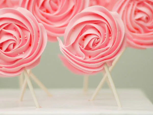 Meringue pops