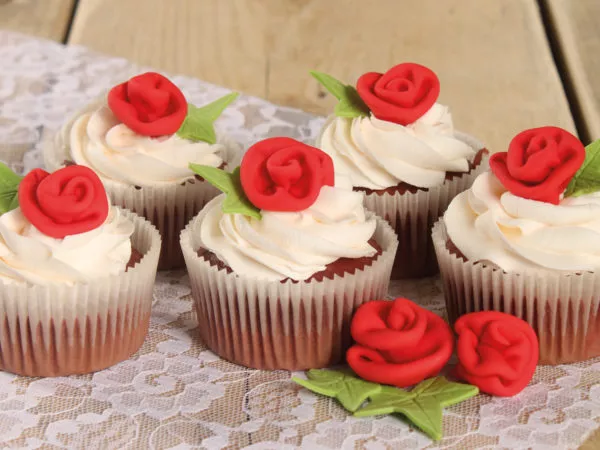 Red velvet cupcakes with roses