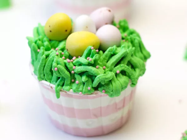 Easter cupcakes with pistachio whipping cream