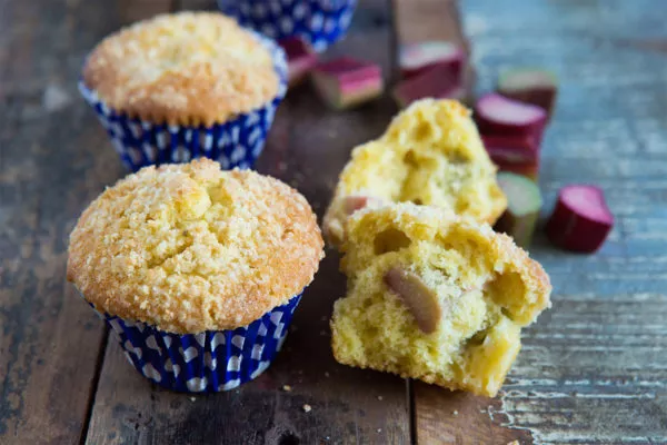 Rabarbermuffins met kaneel crumble