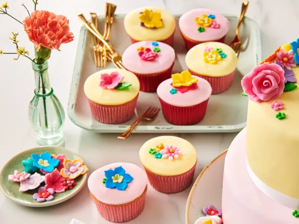 Cupcakes with sugar paste flowers