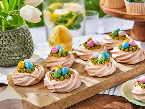 Meringue nests