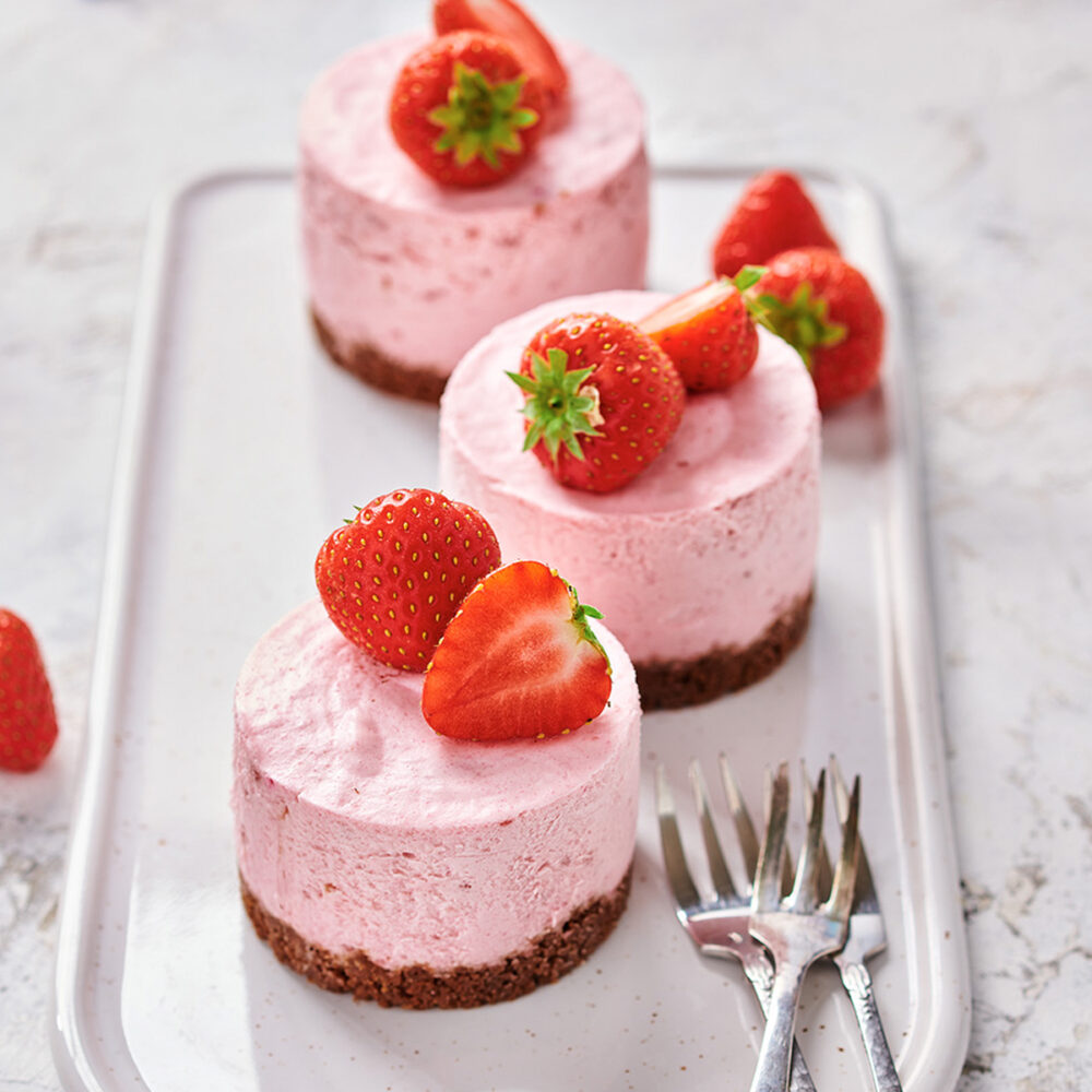 F54305 FunCakes Mix Voor Bavarois Aardbei Ambiance Image