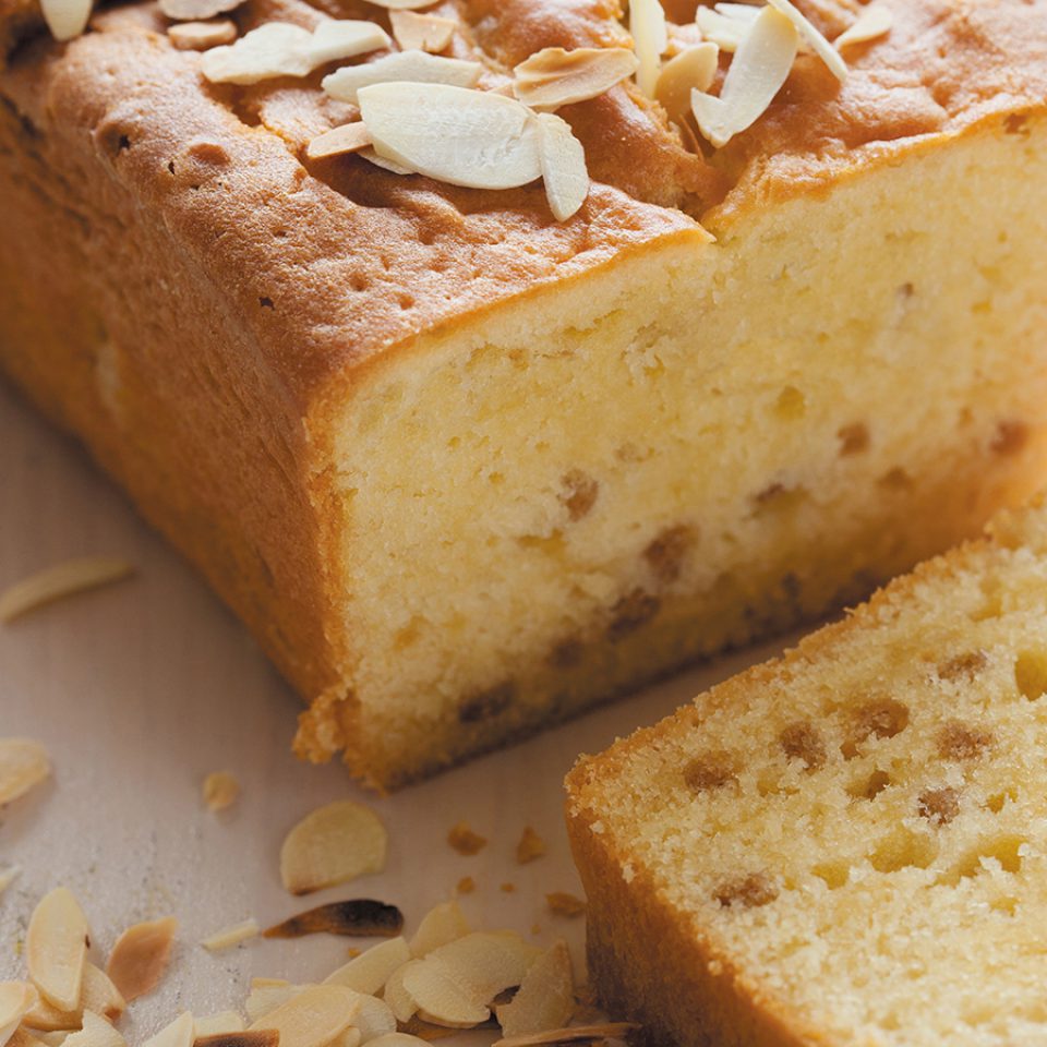 Cake with almond flavour