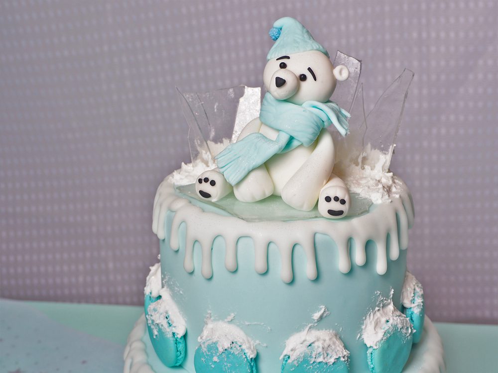 Fondant polar bear cake for winter and Christmas time – My Cutie Pie