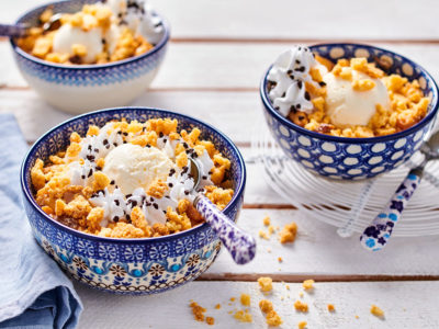 Apple Crumble Cake Bowl Apple Crumble Cake Bowl