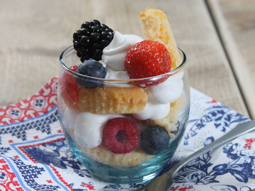 Cupcake In A Cup Bosvruchten Website 1 Cupcake in a cup with forest fruits