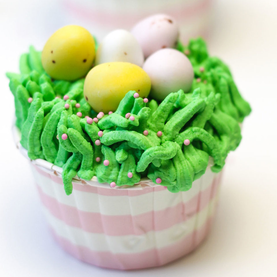Easter cupcakes with pistachio whipping cream
