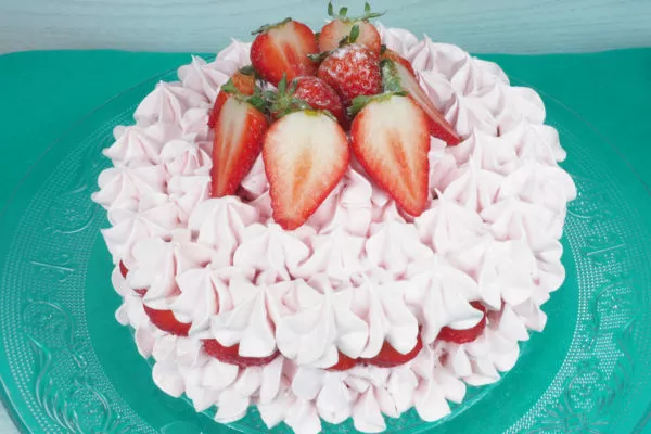 Strawberry meringue pie