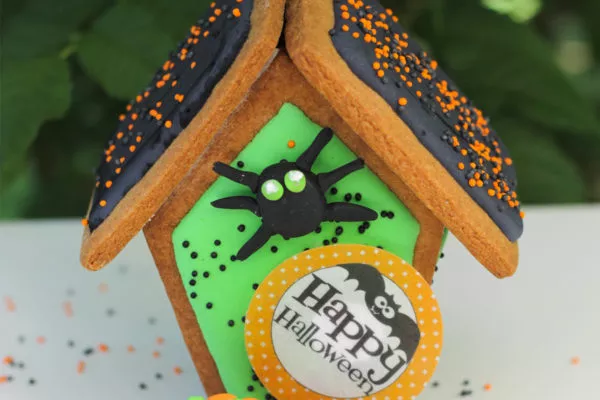 Halloween cookie cottage