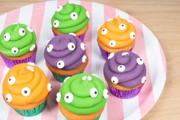 Spooky eyes cupcakes