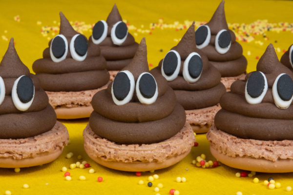 Mini Poopy Macarons