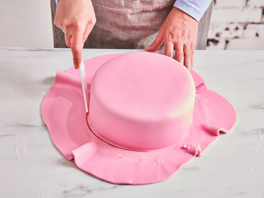 How to Cover a Cake with Fondant or Sugarpaste Icing