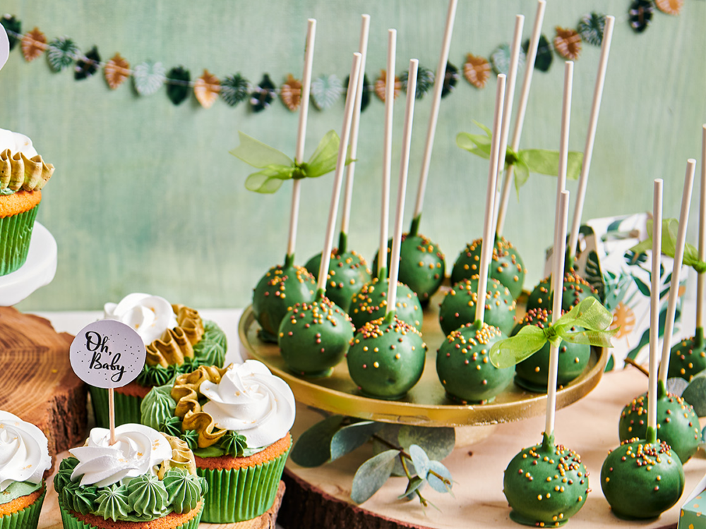 Green with gold cake pops - FunCakes