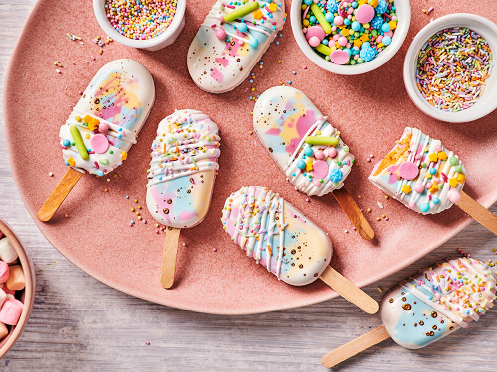 Pastel cakesicles with matt sprinkles - FunCakes