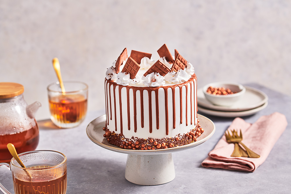 FunCakes Choco Drip Cake Bronze Bronze driptaart met strooisels en choco bars