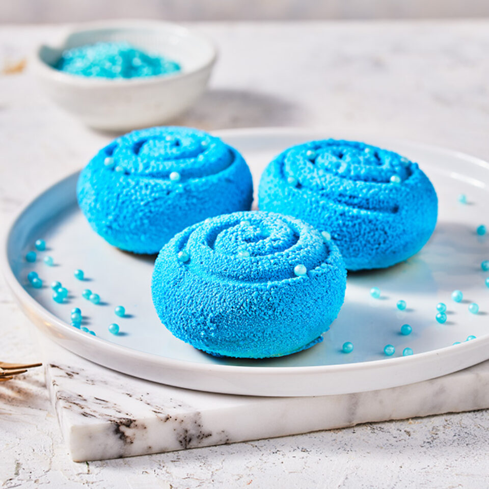 Blauwe velvet bavarois gebakjes