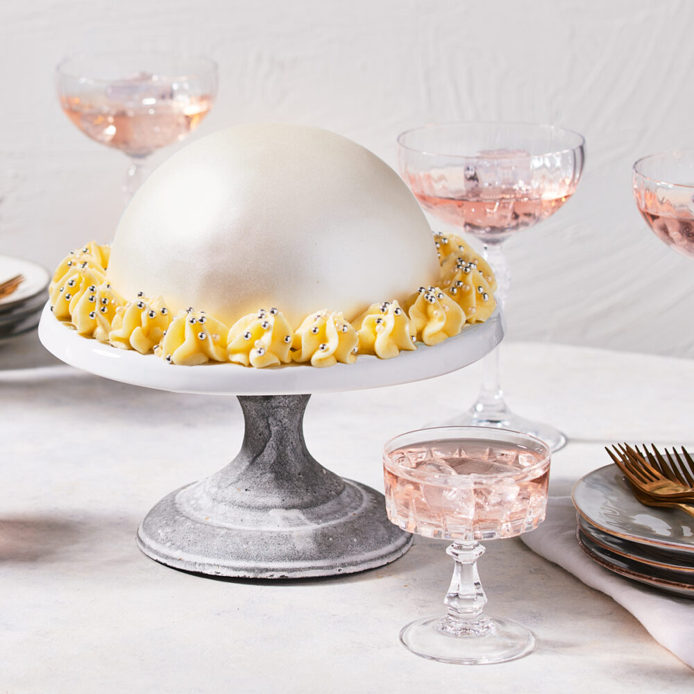F41460 FunCakes Metallic Spray Pearl Ambience Image