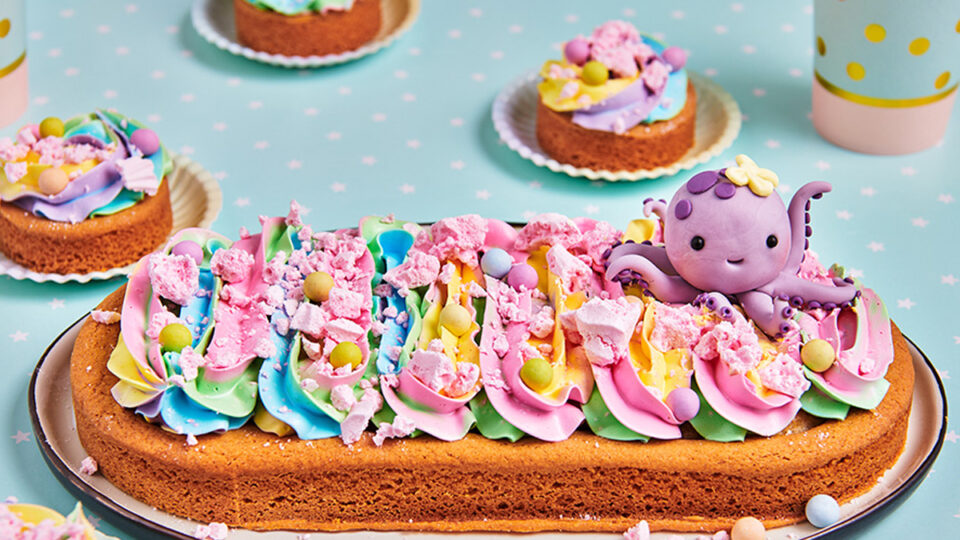 Kawaii rainbow cake - FunCakes