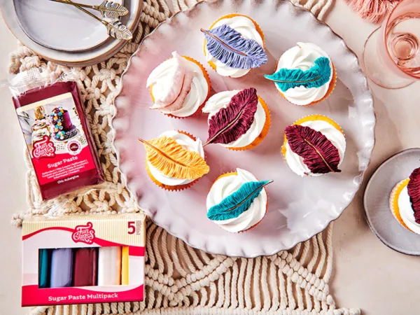 Chic Aubergine feather cupcakes