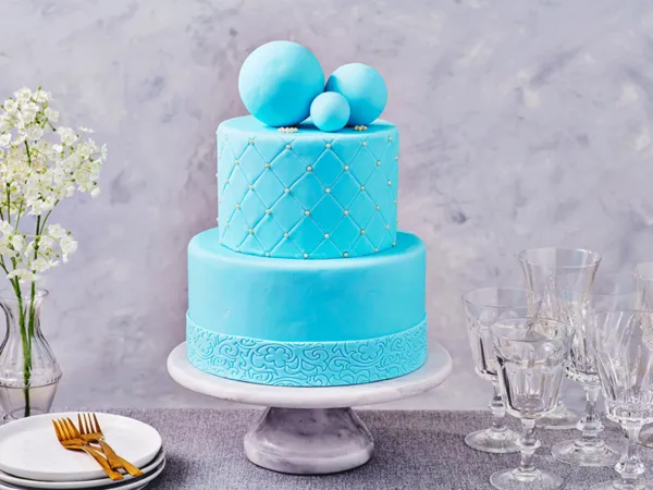 https://funcakes.com/content/uploads/2023/11/Covering-Paste-Cake-Blue-600x450.webp