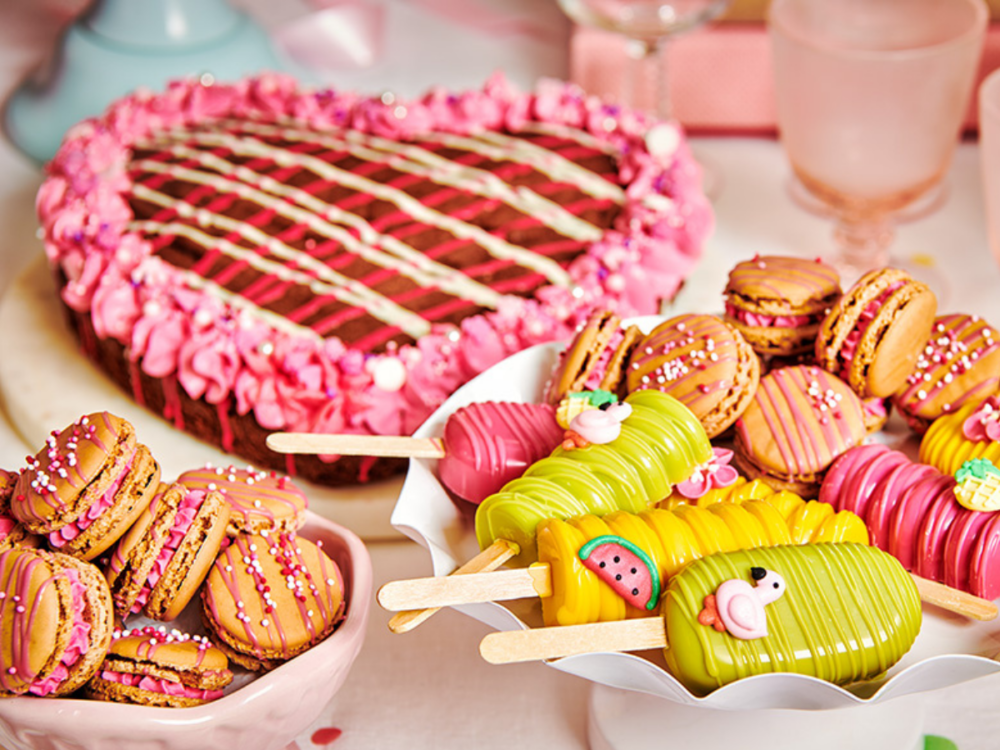 Brownie with yoghurt and raspberry drizzle - FunCakes