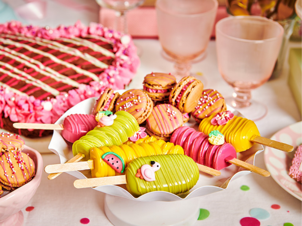 Cakesickles with red velvet filling - FunCakes