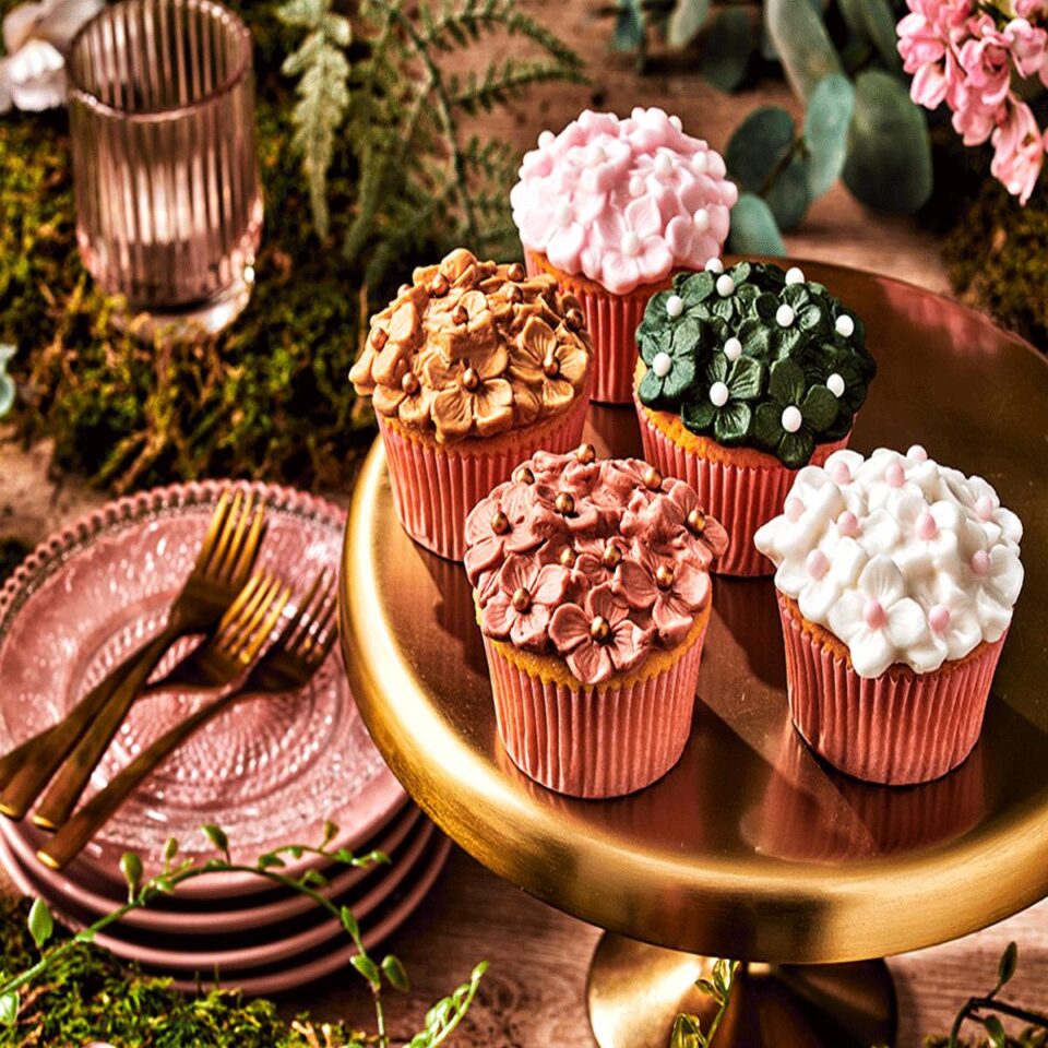 Shimmering flower cupcakes