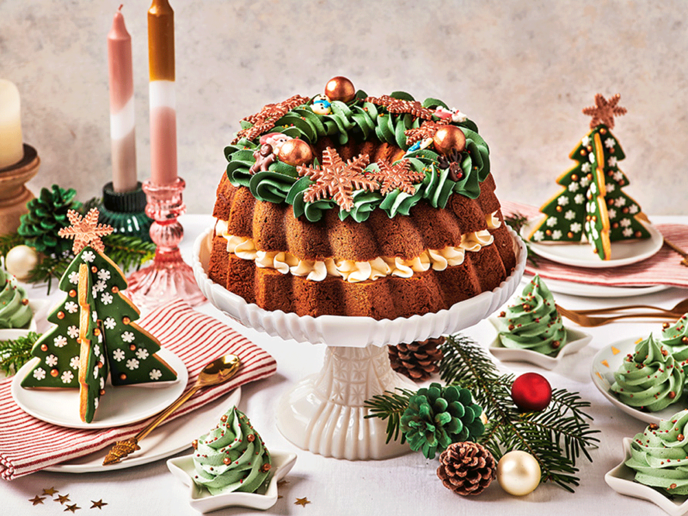 Christmas tube cake - FunCakes