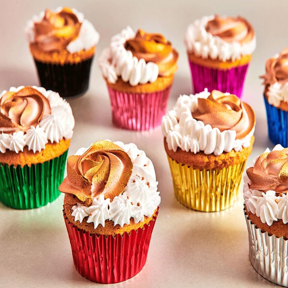 Cupcakes met metallic bloemen