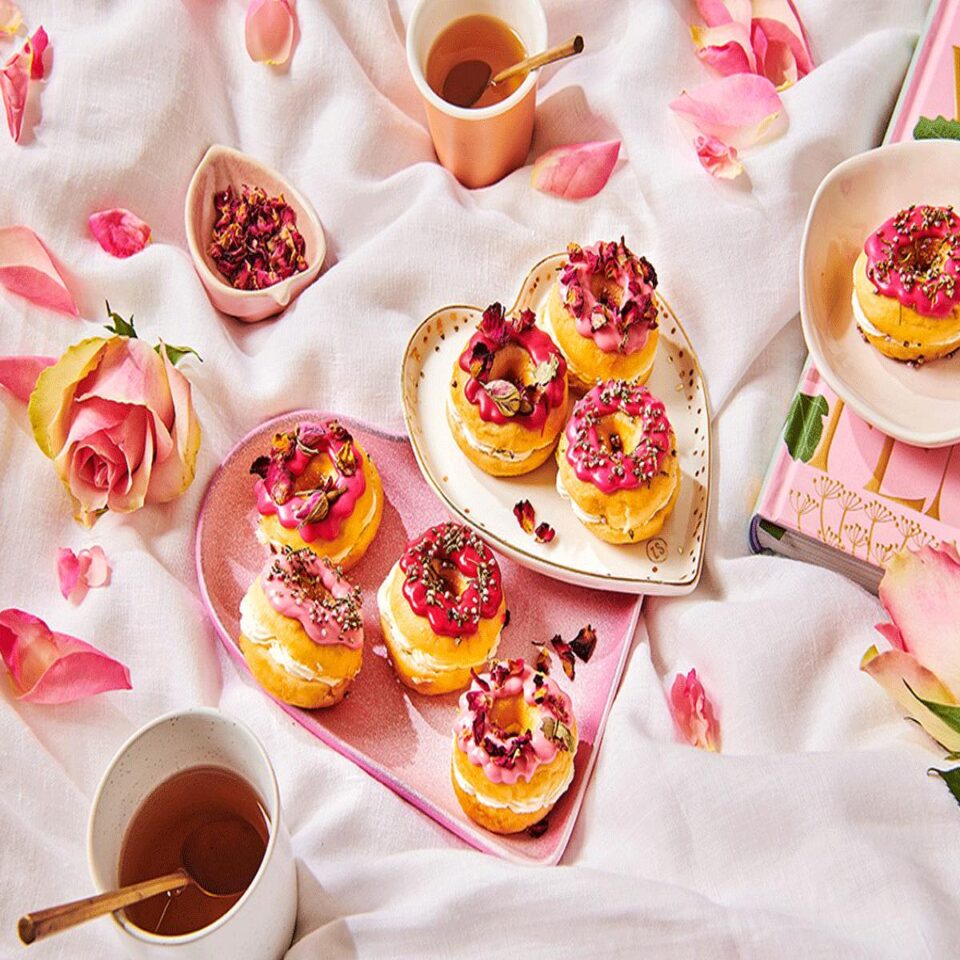Mini donuts met eetbare bloemen
